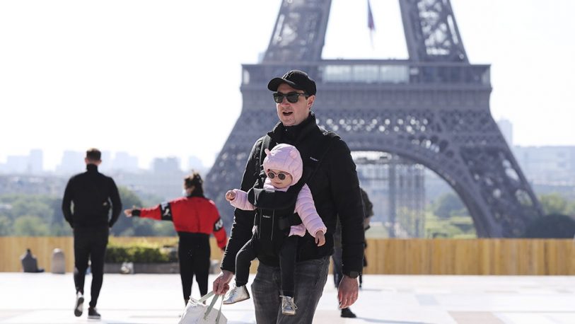 Francia reabrió sus parques y decenas de personas salieron al aire libre