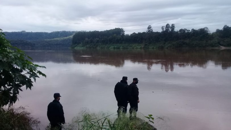 Buscan a un joven desaparecido en aguas del río Uruguay