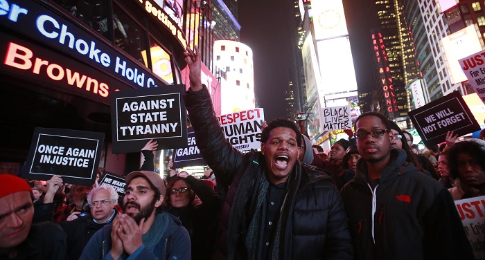 Nueva York convierte en delito el estrangulamiento en detenciones policiales