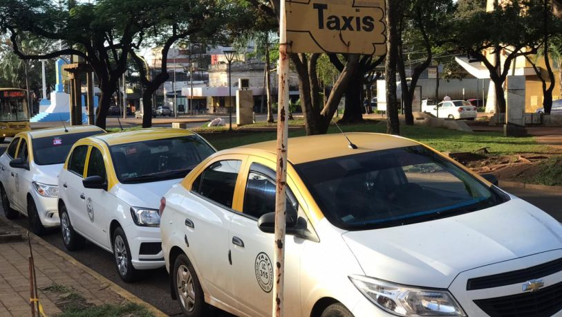 Malestar de taxistas posadeños por los “autos truchos”