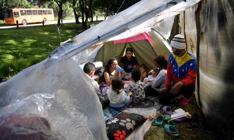 Maduro restringe el regreso de venezolanos varados en Colombia