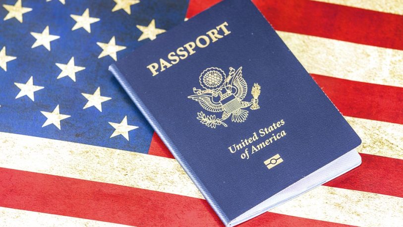 Estados Unidos congela las principales visas de inmigración