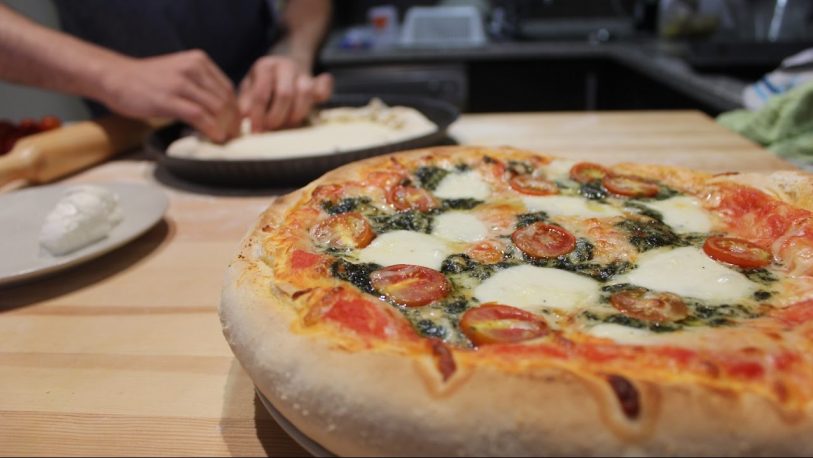 Pizza casera: cómo prepararla paso a paso