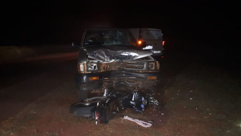 Camioneta chocó de frente y mató a motociclista
