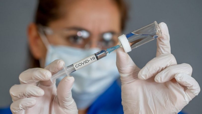Advierten que la vacuna contra el coronavirus “está quemando etapas”