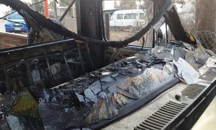 Quemaron la camioneta de un bombero sospechoso de Covid-19