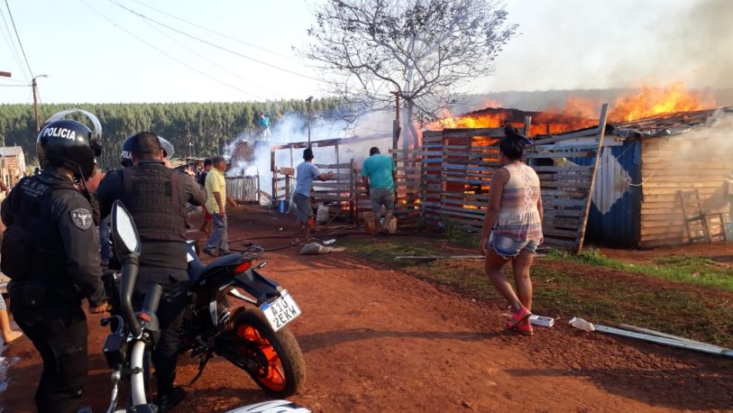 Se incendiaron varias viviendas en el asentamiento Néstor Kirchner