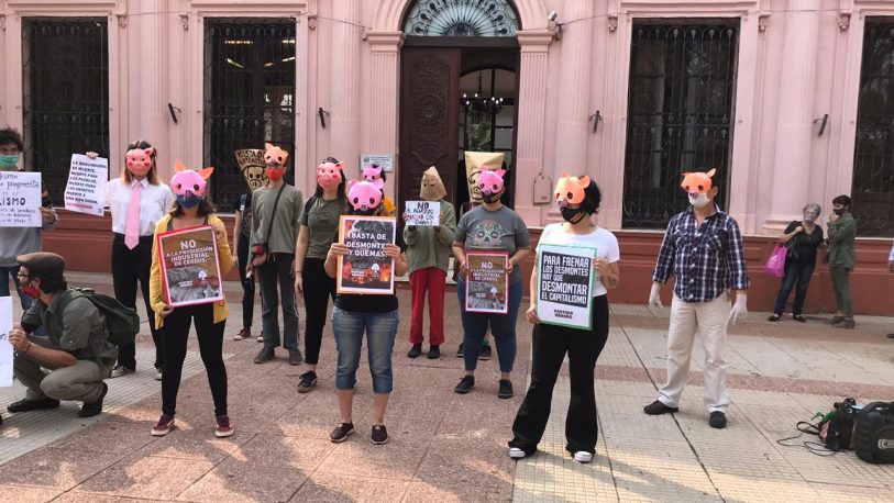 Protesta contra la instalación de granjas industriales de cerdos
