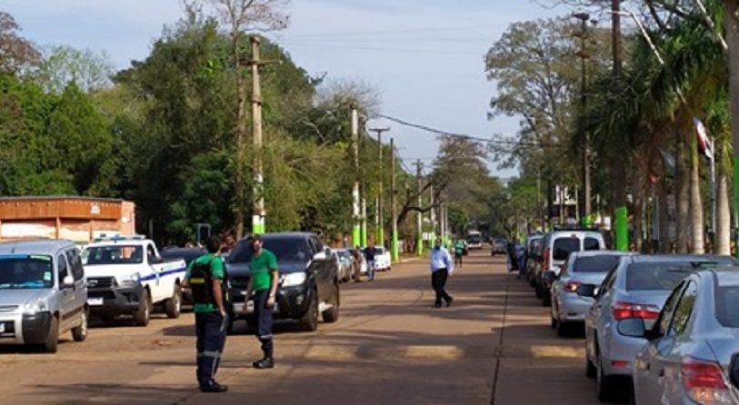 Iguazú: bocinazo y reclamo de taxistas y remiseros