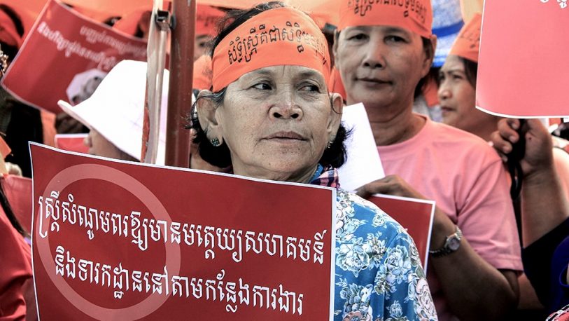 Camboya impulsa una ley que criminaliza a las mujeres por su ropa