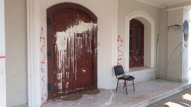 Chaco: el consulado de Paraguay en Resistencia fue atacado por militantes