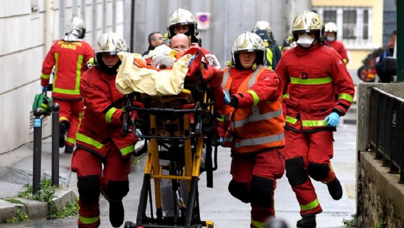 Francia: dos heridos tras un ataque cerca de la ex sede de Charlie Hebdo