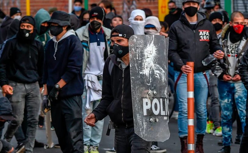 Disturbios Durante Protestas Contra Violencia Policial En Colombia 