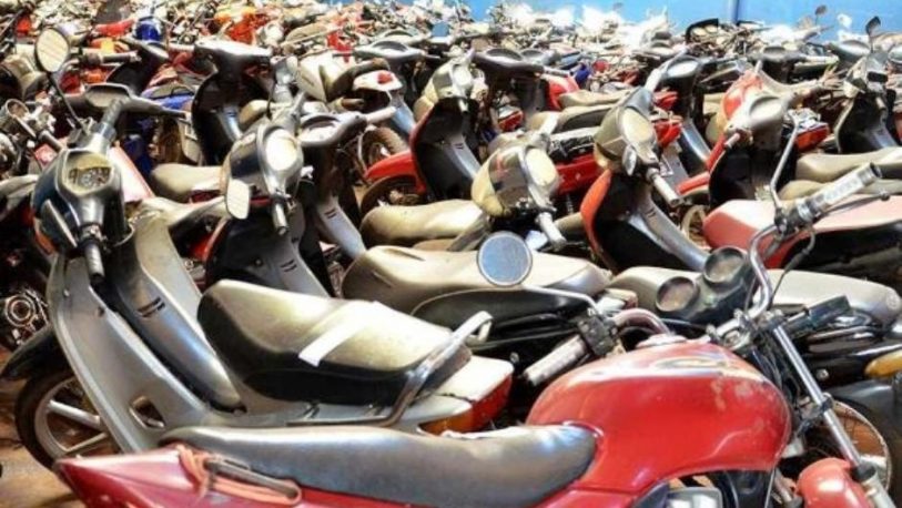 Escándalo: denuncian que se vendieron motos del corralón municipal de Alem