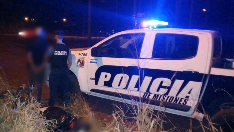 Motociclista infractor intentó huir, agredió a policías y fue detenido