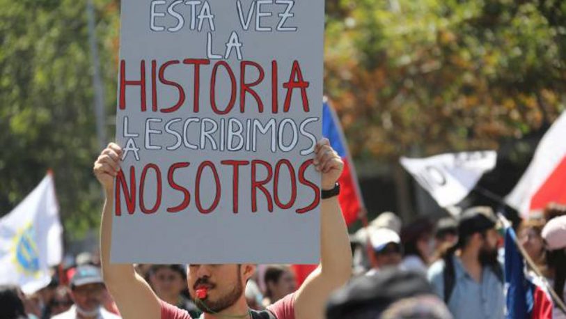 Rotundo apoyo a cambiar la Constitución de Pinochet en Chile