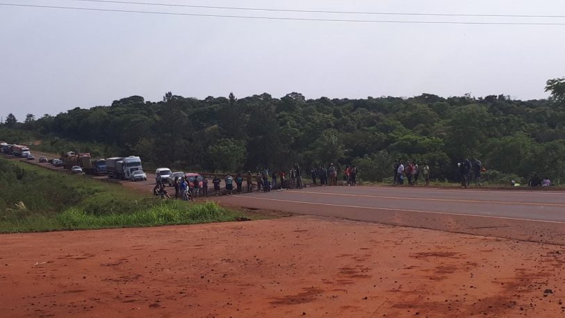 Tareferos de Panambí y Oberá cortan la ruta 14 exigiendo asistencia del gobierno