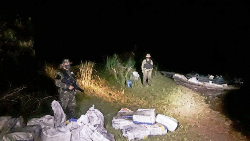 Corrientes: trasladaban mil kilos de droga en un bote