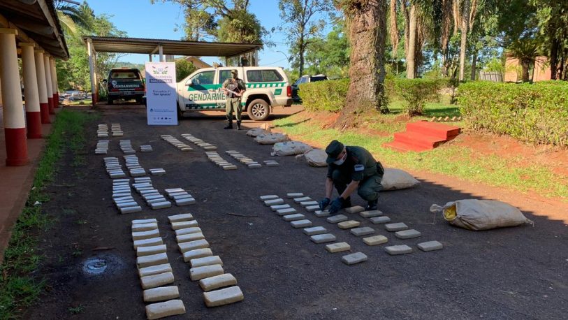 Hallaron más de 205 kilos de marihuana acopiados a orillas del río Paraná