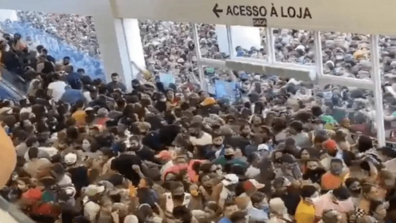 Indignación en Brasil por multitudinaria inauguración de un shopping en día de trágico récord
