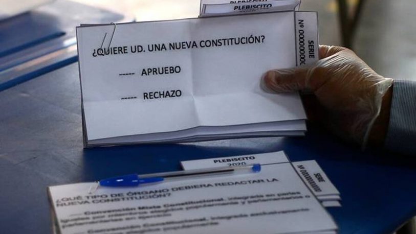 Contundente triunfo a favor de una nueva Constitución en Chile