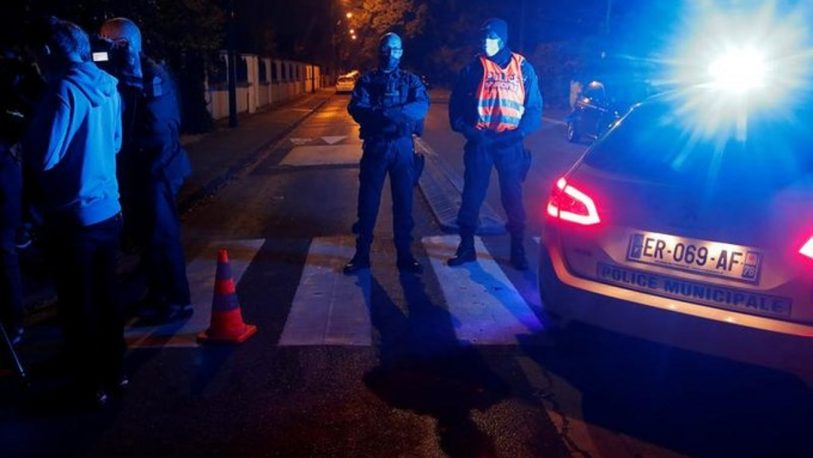 La decapitación de un profesor cerca de París se ha calificado de atentado terrorista