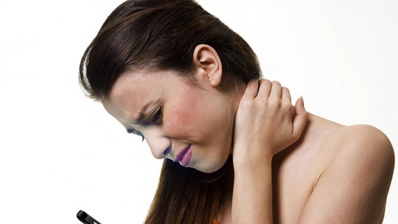 Síndrome del text neck: otro efecto no deseado de la cuarentena