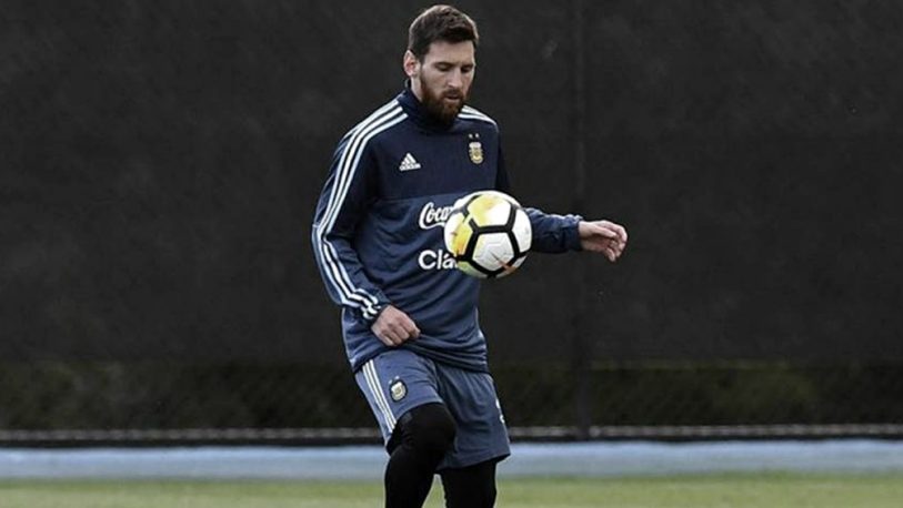 “Messi está para jugar” ante Paraguay, confirmó Scaloni