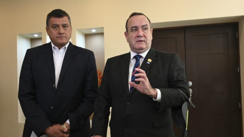 Guatemala: el vicepresidente le pidió al presidente que renuncien juntos
