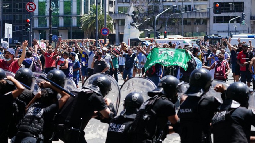 Denunciaron al Gobierno por una supuesta “zona liberada” durante el velatorio de Maradona