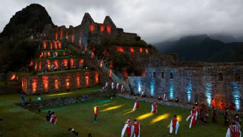 Con un juego de luces celebraron la reapertura de las ruinas de Machu Picchu