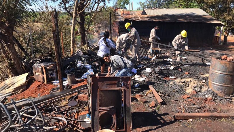 Varias familias del barrio Manantial sufrieron el incendio de sus viviendas