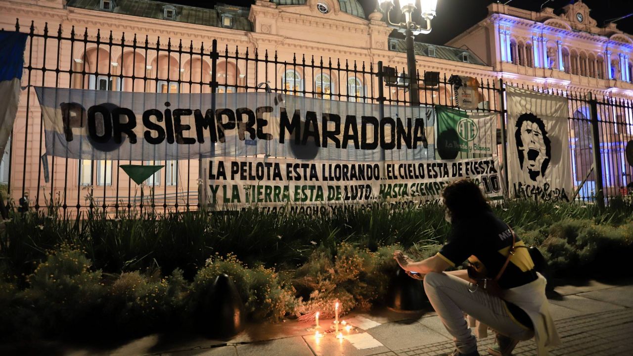 Comenzó el velatorio de Maradona en Casa Rosada: una multitud espera para despedirlo
