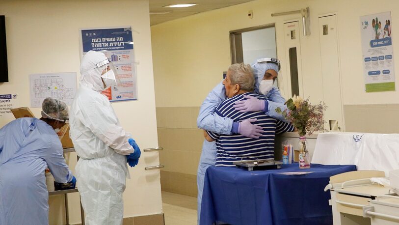 Israel: murió una persona por reinfeccion con la nueva cepa de coronavirus
