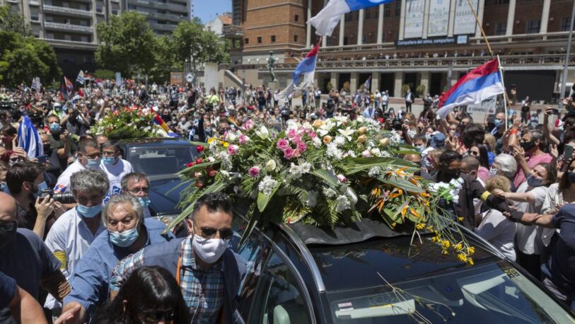 Una multitud despidió a Tabaré Vázquez en Uruguay