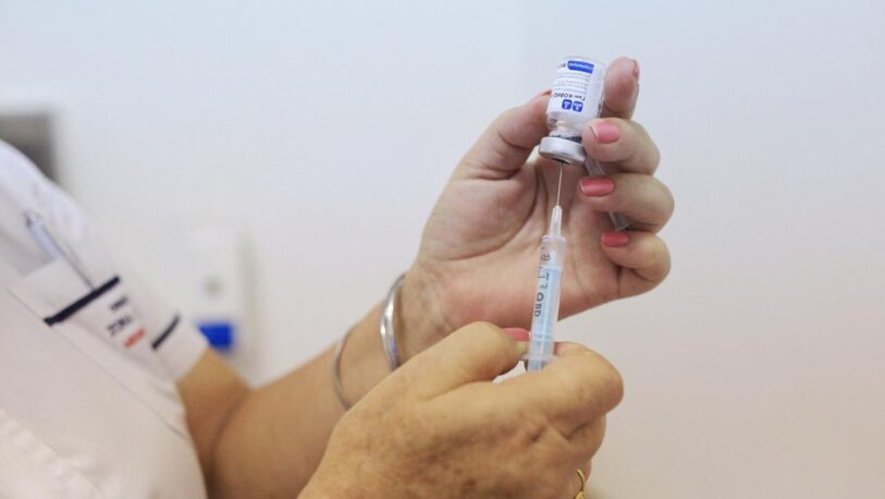 La primera dosis de la vacuna brinda más del 60% de inmunidad