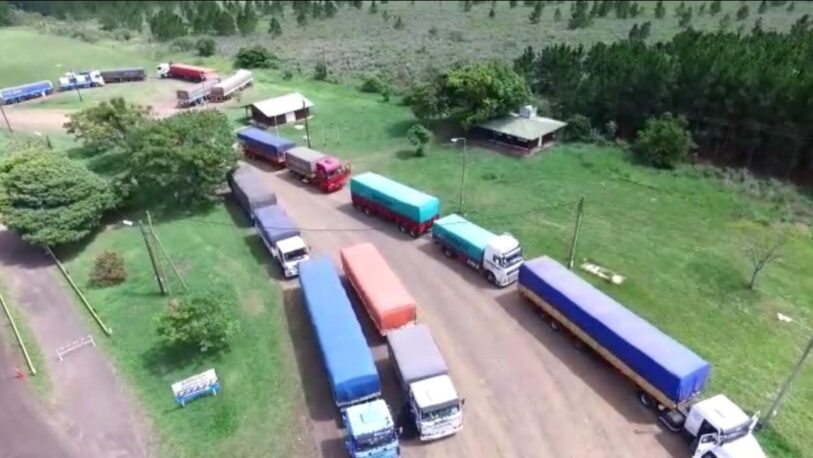 Impidieron que 12 camiones con toneladas de soja ingresen a Misiones