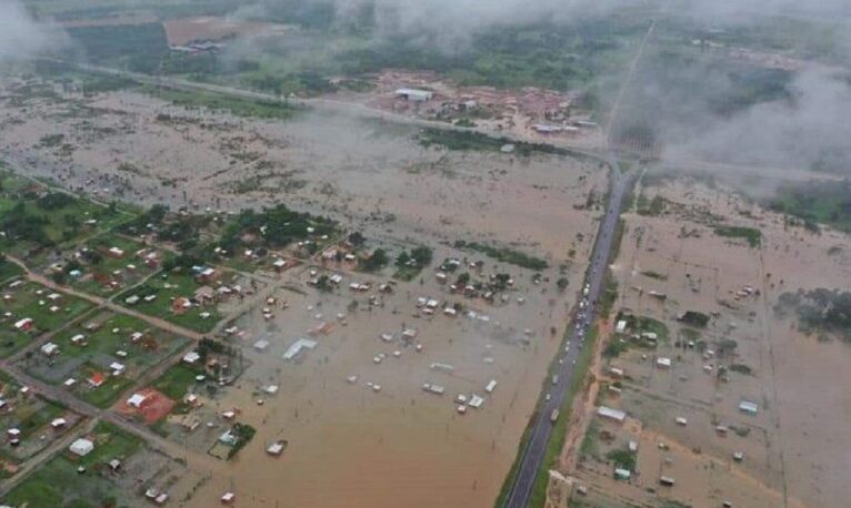Paraguay: la lluvia inundó 5 mil hogares en Concepción
