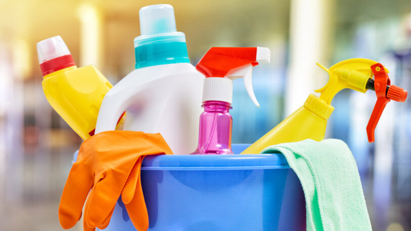 Cómo preparar productos de limpieza caseros