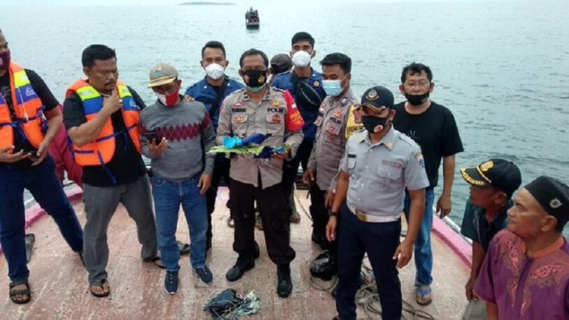 Indonesia: Encontraron los restos del avión, no hay sobrevivientes