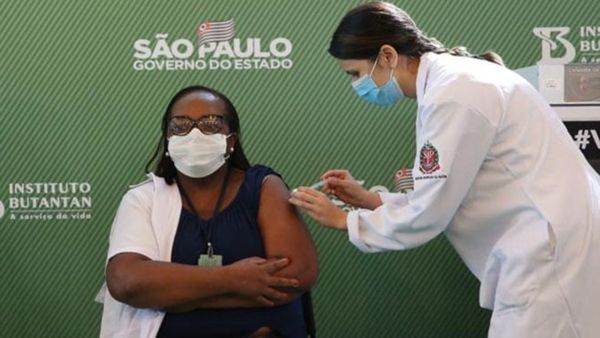 Brasil aprobó dos vacunas de emergencia