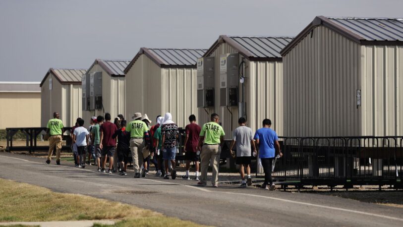 Biden abrió su primer centro de detención de niños migrantes en Texas
