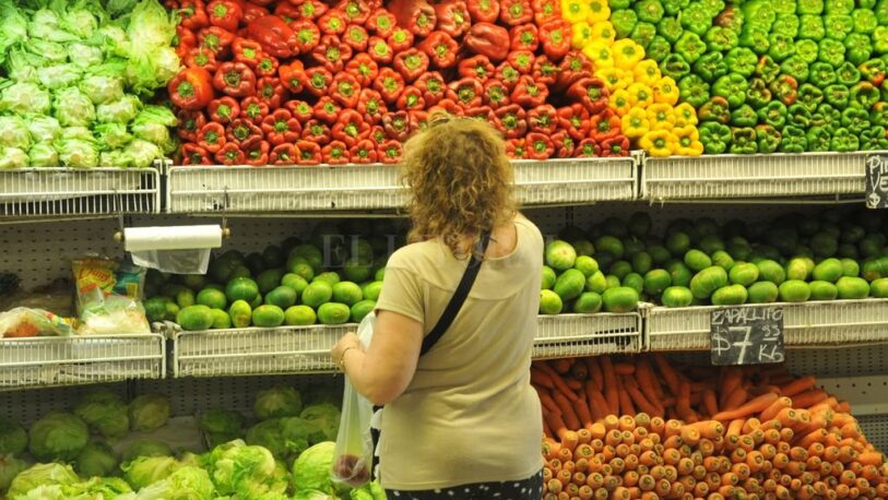 En diciembre, un consumidor pagó por alimentos 5,8 veces más de lo que cobró un productor agropecuario