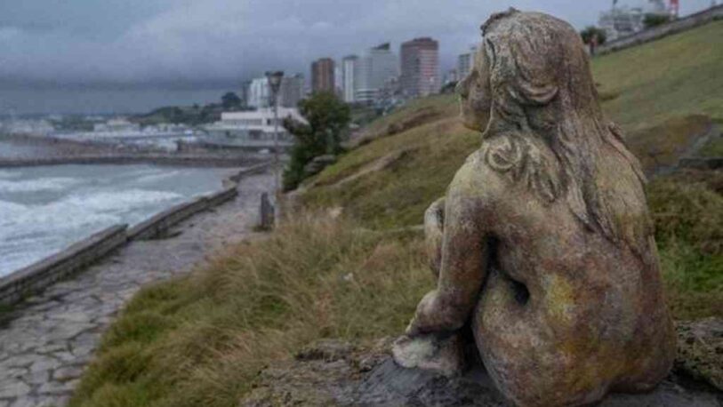Mar del Plata: Apareció una misteriosa escultura frente a la costa