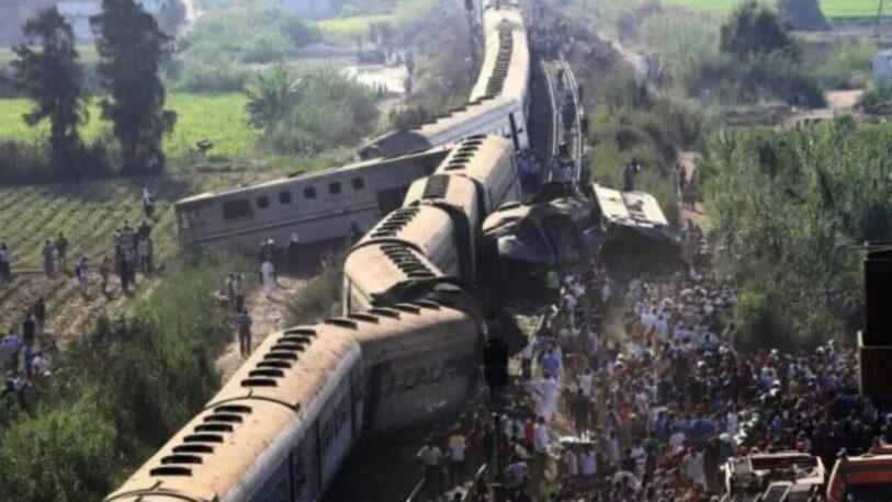 Impresionante choque de trenes en Egipto: al menos 32 muertos