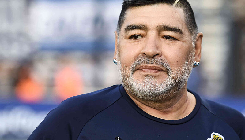 Aseguran que se llevaron 300 mil pesos de la cuenta de Diego Maradona el día de su muerte
