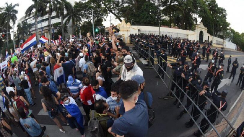 Paraguay: Diputados colorados se retiraron para no debatir sobre crisis política