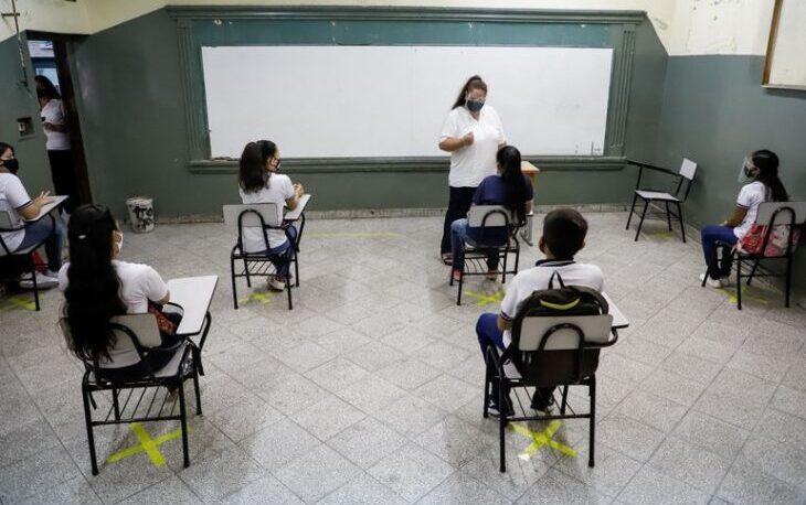 Paraguay suspendió las clases presenciales e implementó otras restricciones