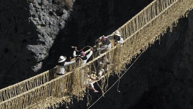 Por falta de mantenimiento durante la pandemia, cayó un puente del imperio Inca en Perú
