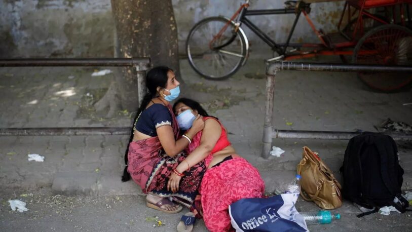 Grave crisis sanitaria en India: más de 300 mil casos de Covid-19 diarios